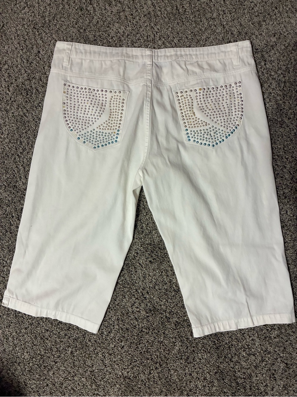 ❤️ 2/$10 - White Women's Rhinestone Pocket Bermuda Shorts